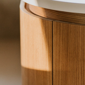 Design-Küche in organischen Formen aus Rüster-Furnier