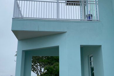 Example of a large island style balcony design in Tampa