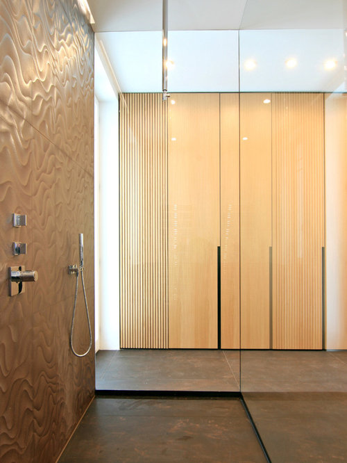 Badezimmer mit braunen Fliesen: Design-Ideen & Beispiele für die