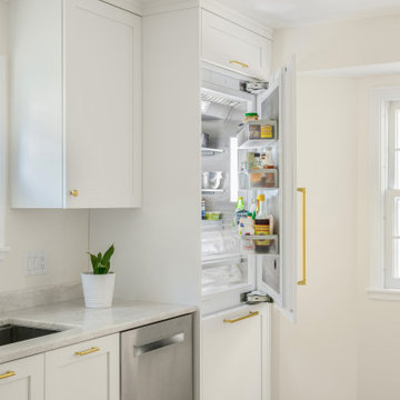 White and bright with Quartzite - Compact Kitchen