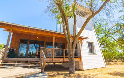 Houzz TV: See a Modern Family Farmhouse That Can Pick Up and Move