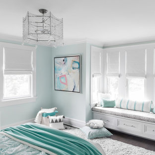 Maritimes Jugendzimmer mit grüner Wandfarbe, dunklem Holzboden und Schlafplatz in New York