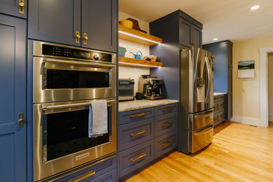 Exraordinary Backsplash with Blue Kitchen Cabinets