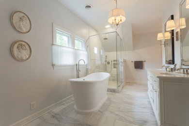 Example of a transitional bathroom design in Nashville