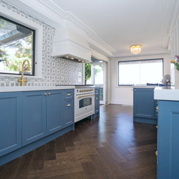 Compact Two Tone Hampton Style Kitchen