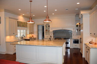 Example of a tuscan kitchen design in Jackson
