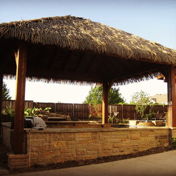 Frisco 21' x 18' Thatched Cabana