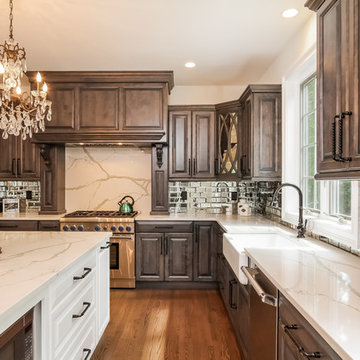 #1616 White Birch Cabinets: Driftwood Grey Stain & White Painted Island