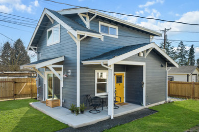 Example of an arts and crafts home design design in Seattle