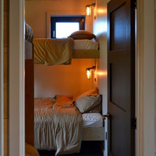 downstairs guest bed - Ave A