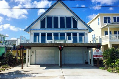 Beach style home design photo in Orlando