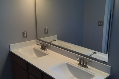 Photo of a modern bathroom in Boise.