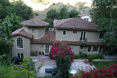 Traditional exterior home idea in Los Angeles
