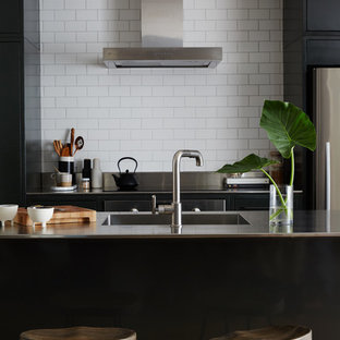 Moderne Küchen mit Rückwand aus Metrofliesen Ideen, Design & Bilder | Houzz