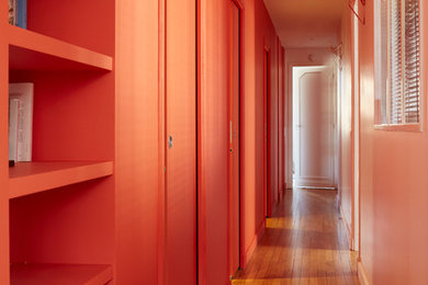 Photo of a large transitional hallway in Paris.