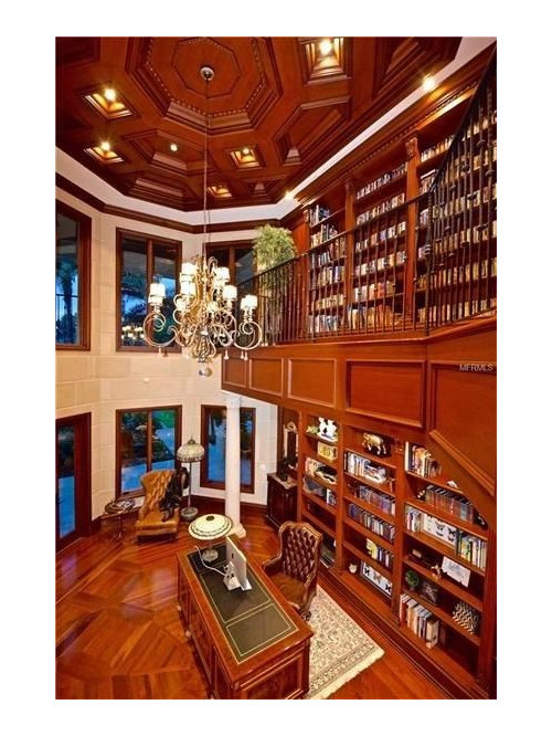 Klassische Arbeitszimmer mit Kaminsims aus Stein Ideen, Design & Bilder