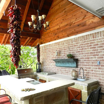 Outdoor Kitchen and Bar