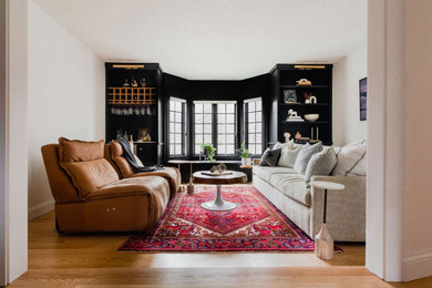 Example of an eclectic living room design in Minneapolis