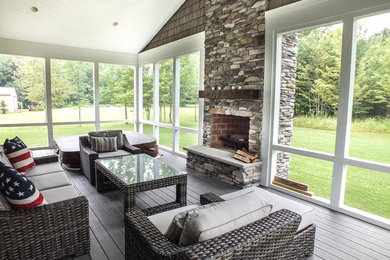 Example of a kitchen design in Cleveland