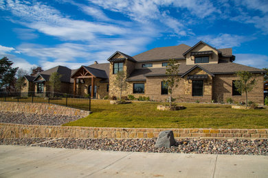 Exterior home idea in Dallas