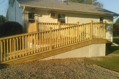 Deck - contemporary deck idea in Philadelphia