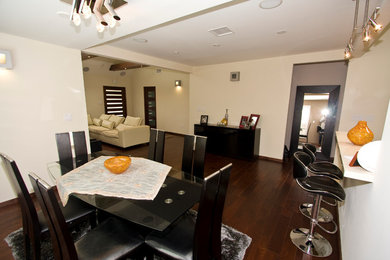 Minimalist dining room photo in Los Angeles