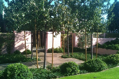 Inspiration for a mid-sized mediterranean side yard garden path in Los Angeles.