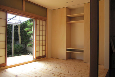 Inspiration for an asian home design in Osaka.
