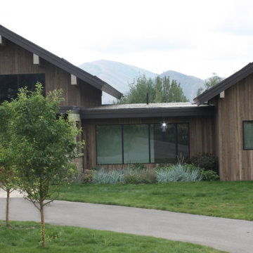 HARMONIZING MODERN AND RUSTIC AESTHETICS IN IDAHO