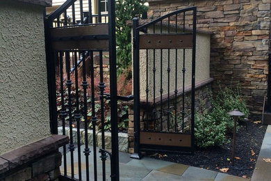 Example of a classic patio design in Philadelphia