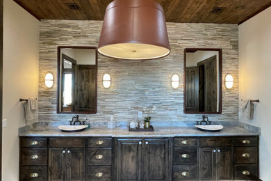 Example of a cottage bathroom design in Oklahoma City