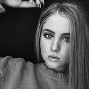 Lily Nickss foto