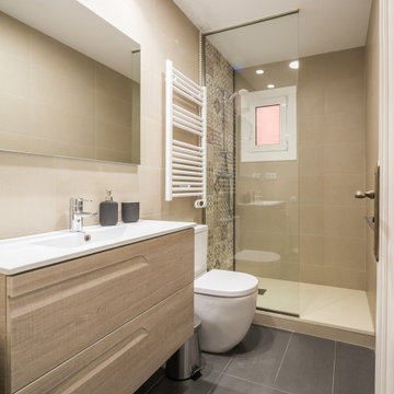 Cuarto de baño moderno con ducha