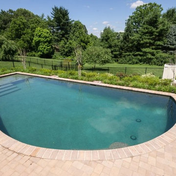 Curved Pool
