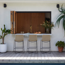 Bar:pool area