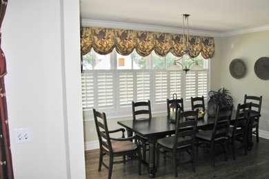 Dining room - traditional dining room idea in New York