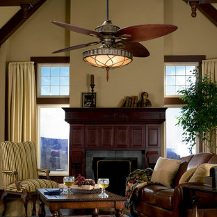 75+ Kolonialstil Wohnzimmer mit Kaminumrandung aus Holz Ideen, Design