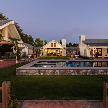 Central Phoenix Farmhouse | Bench Style Raised Pool