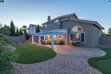 Photo of a contemporary landscaping in Los Angeles.