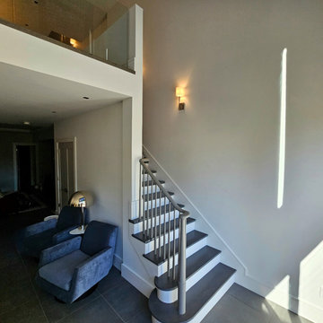 Project #112 | Traditional Staircase with Continuous Rail System