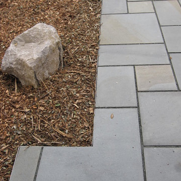 Stylish Bluestone Under the Oak