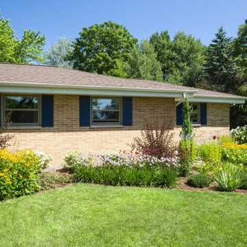 Contemporary Front Landscape - Mequon