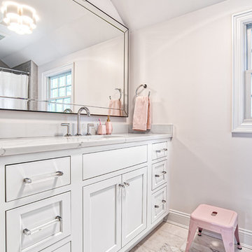 Classic Girl's Bathroom