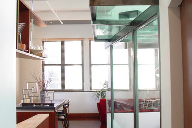 Example of a minimalist entryway design in New York