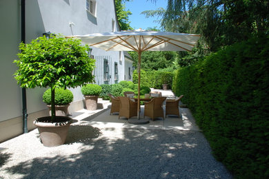 Mittelgroßer Klassischer Patio hinter dem Haus in Köln