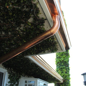 Copper Rain Gutters, Brentwood, K-5 with Round Downspouts and Heavy Rain Chain