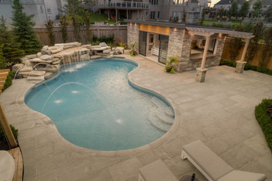 Inspiration for a tropical pool remodel in Toronto