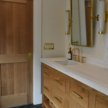 Renovated Victorian on a Horse Farm - Principal Bath