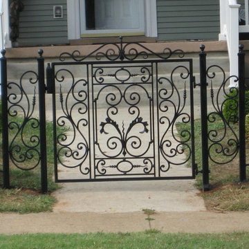 g010 Custom City Gate