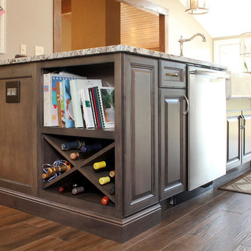 Oak Hollow Transitional Kitchen